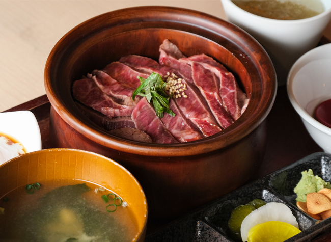 赤身ステーキ牛まぶし